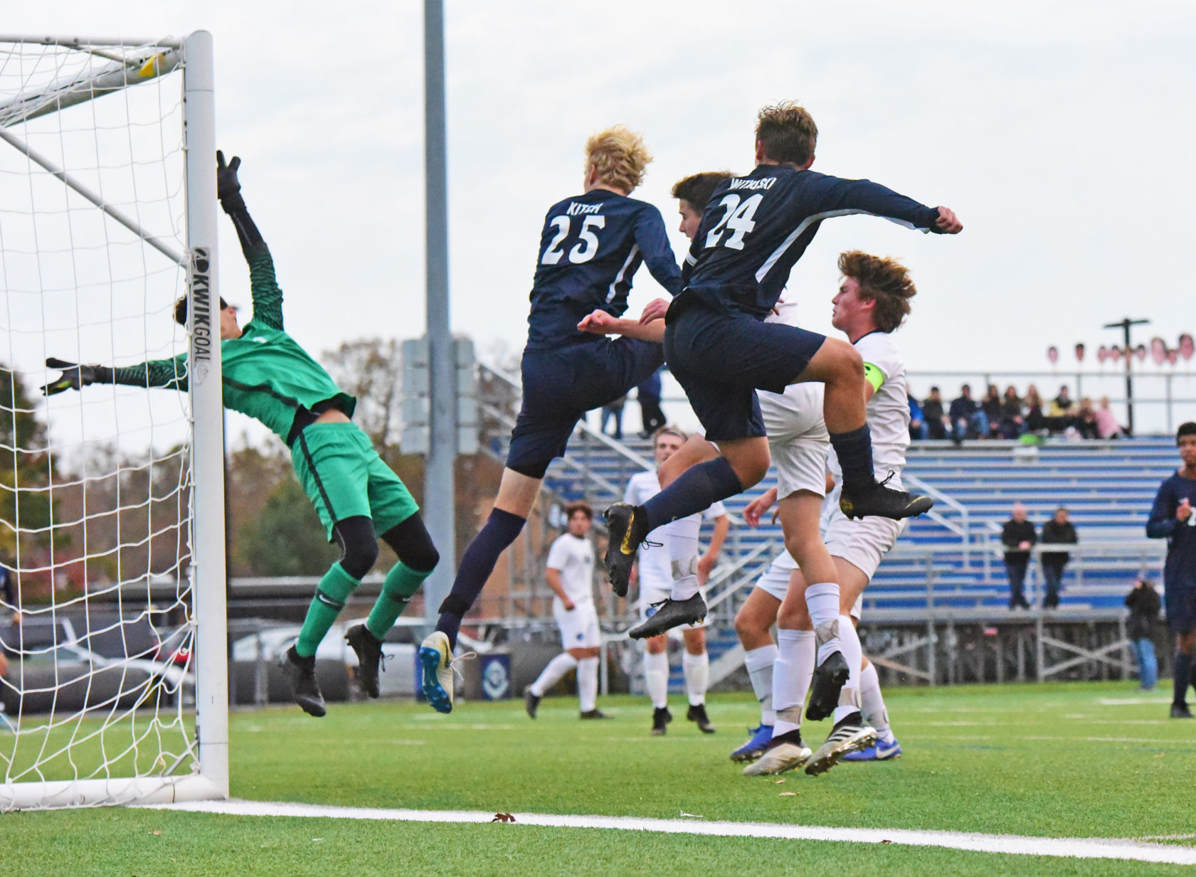 110819_spt_prepsoccer 19